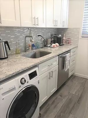 2nd image of 58 W 58th St APT 21F1
