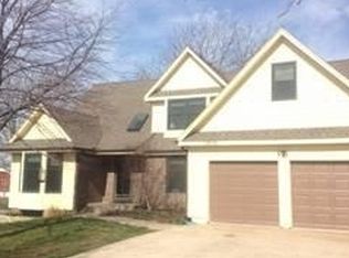 13712 Lakeview Dr, Olathe, KS 66061