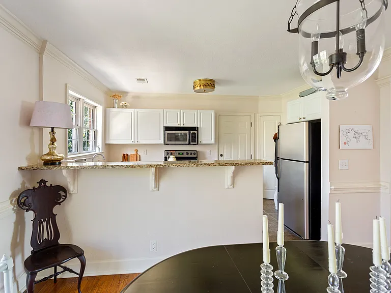 115 Peachtree Memorial Dr NW — Photo 18