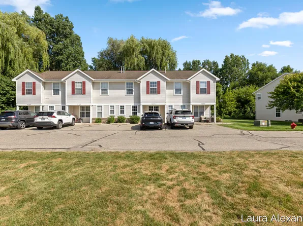 7034 S Cannon Place Dr NE #29, Rockford, MI 49341