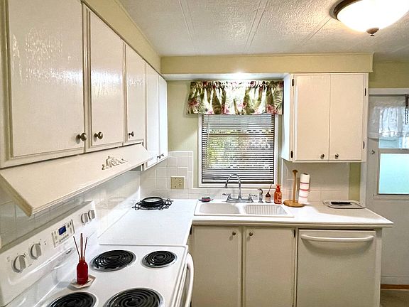5th image of 534 Montego Ln