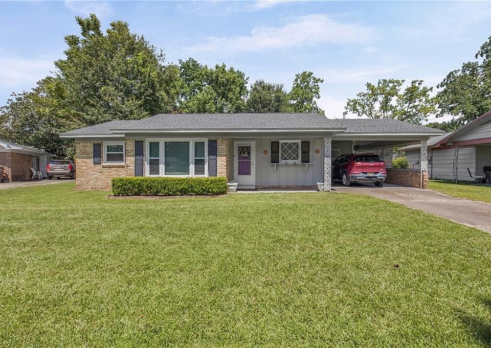 1st image of 3206 Desire St