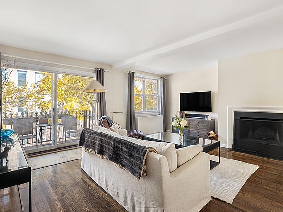 3rd image of 77 Horatio St APT 3B