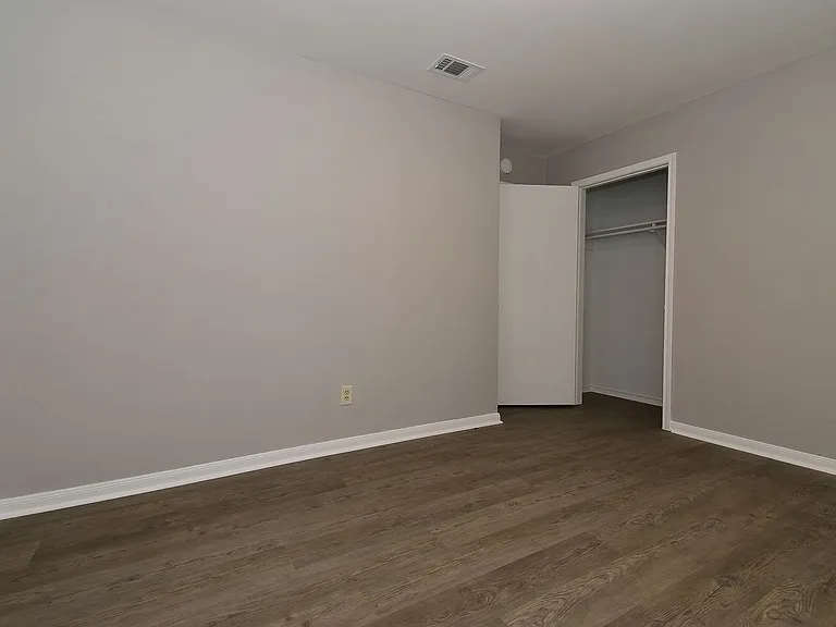 4008 Templeton St — Photo 29