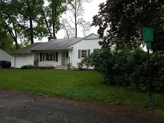 3rd image of 108 Birchwood Dr