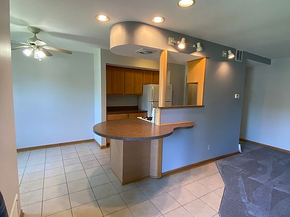 2nd image of 2208 Country Club Dr APT 4