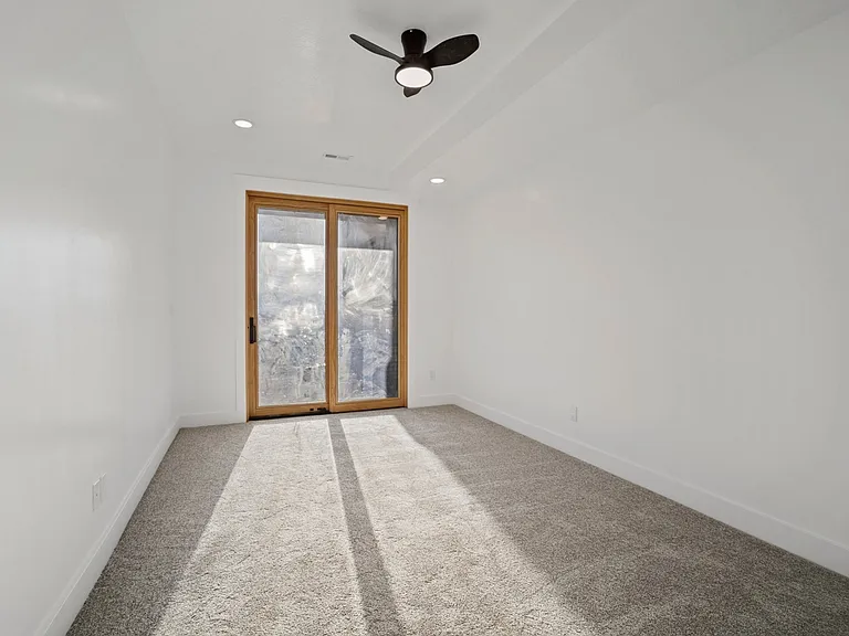 603 N Darwin St — Photo 25