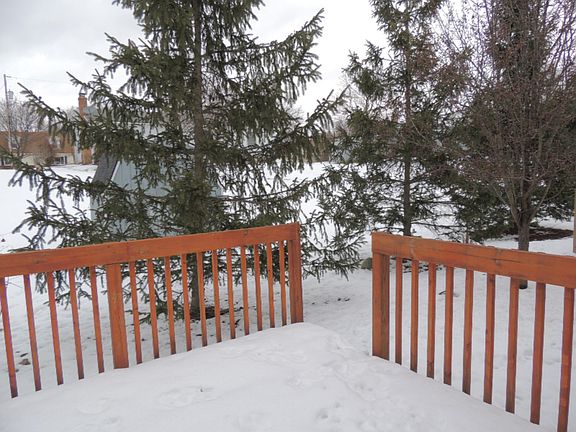 4th image of 705 River Walk St #8