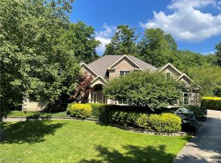 10335 Christina Dr, Willoughby, OH 44094
