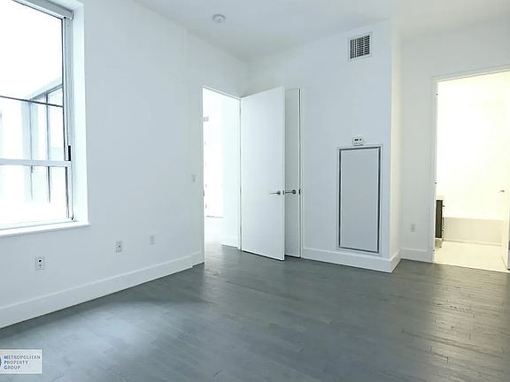 4th image of 416 W 52nd St #204