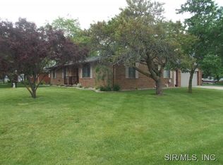 1090 Saint Clair St, Carlyle, IL 62231