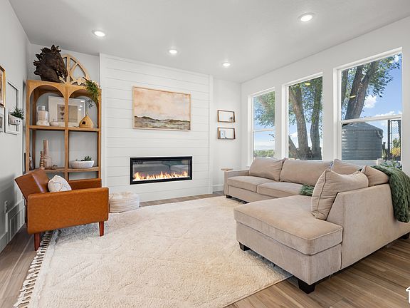 5th image of 2706 W Maple St #285