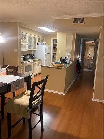 1st image of 2916 Manhattan Blvd Unit 140