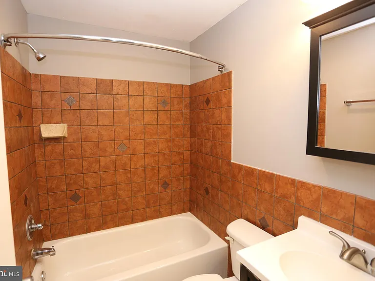 524 S Bouldin St — Photo 22