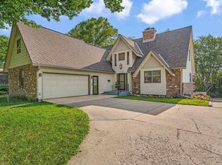 1701 SW Arrowhead Rd, Topeka, KS 66604