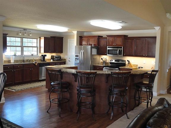 2nd image of 4665 Belvedere Cir