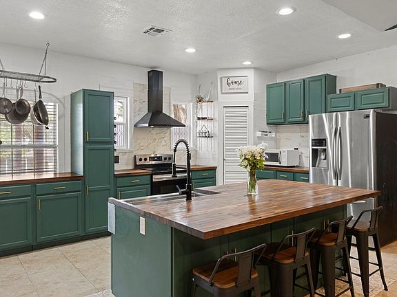 5th image of 220 Timber Oak Rd S