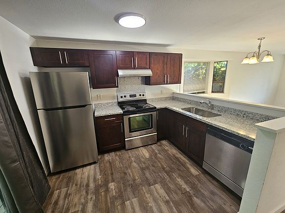 4th image of 406 E Pioneer St #13