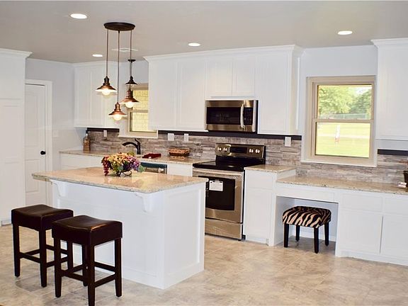 3rd image of 1821 Markham Dr