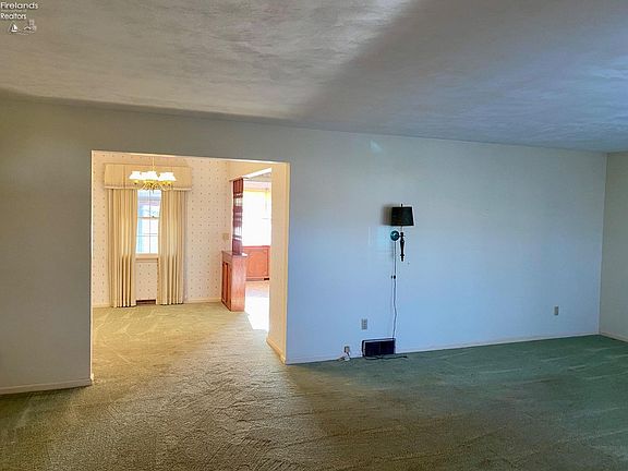 4th image of 170 Hillcrest Dr