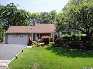 10 Midland Rd, Roslyn Heights, NY 11577