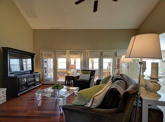 3rd image of 373 Englewood Dr