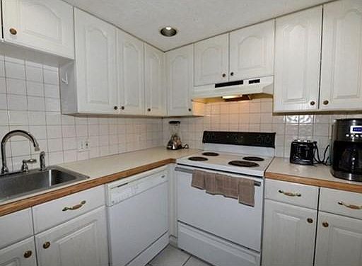 3rd image of 658 Main St #14