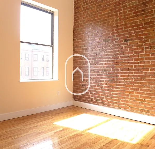 672 Massachusetts Ave — Photo 5