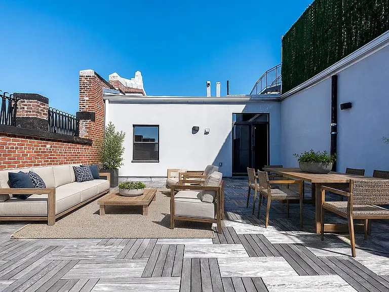 100 Dupont St #4V — Photo 1