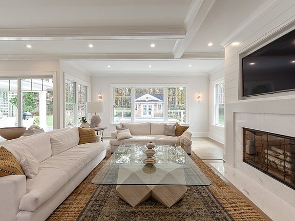 2nd image of 22 Owls Nest Ln