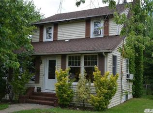 2588 Milburn Ave, Baldwin, NY 11510