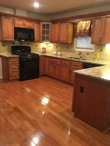 1st image of 1002 Park St SE