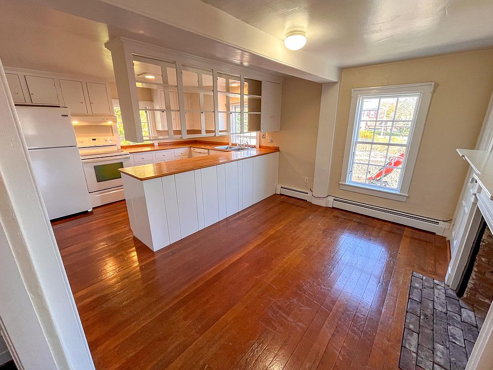 51 Bridge St Newport, RI, 02840 Apartments for Rent Zillow