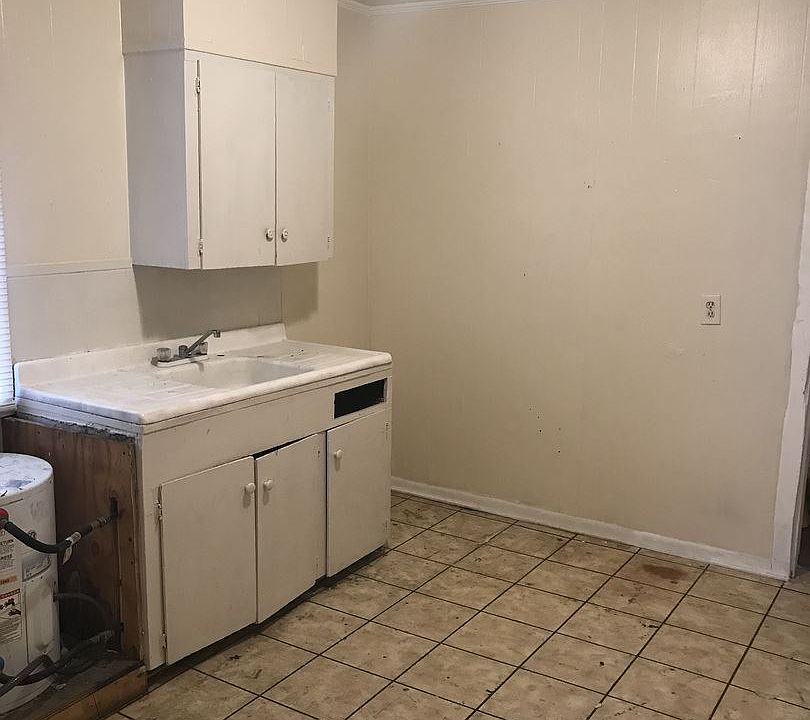 2nd image of 705 13th St