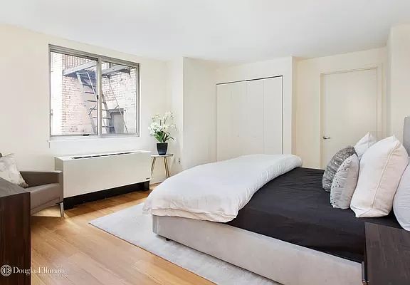 4th image of 308 E 38th St APT 5A