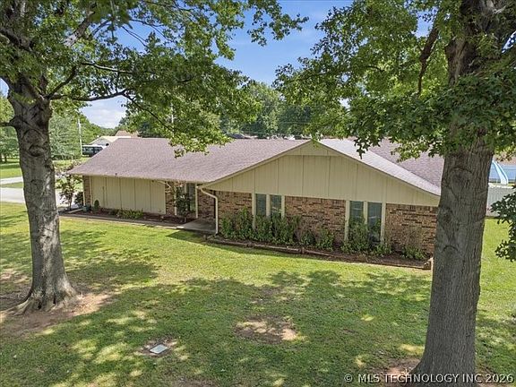 2nd image of 25 Village Cir