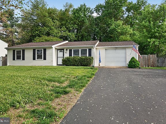 3rd image of 9696 Meadowview Dr