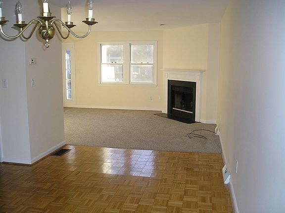 5th image of 501 Auburn St APT 204