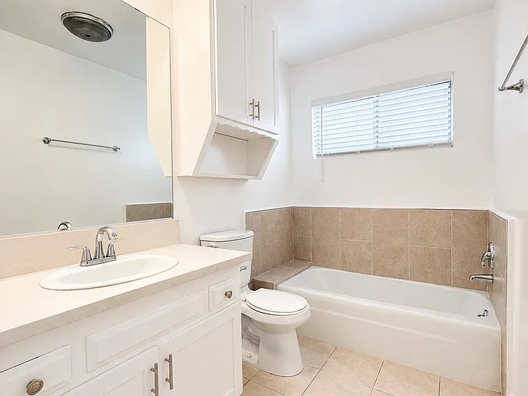 320 S. Clark Dr. — Photo 10