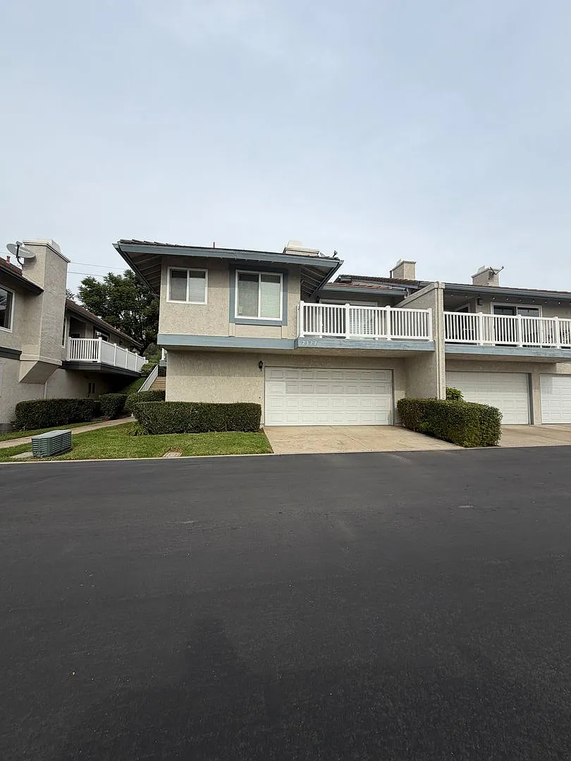 Spacious 3 Bedroom home — Photo 1