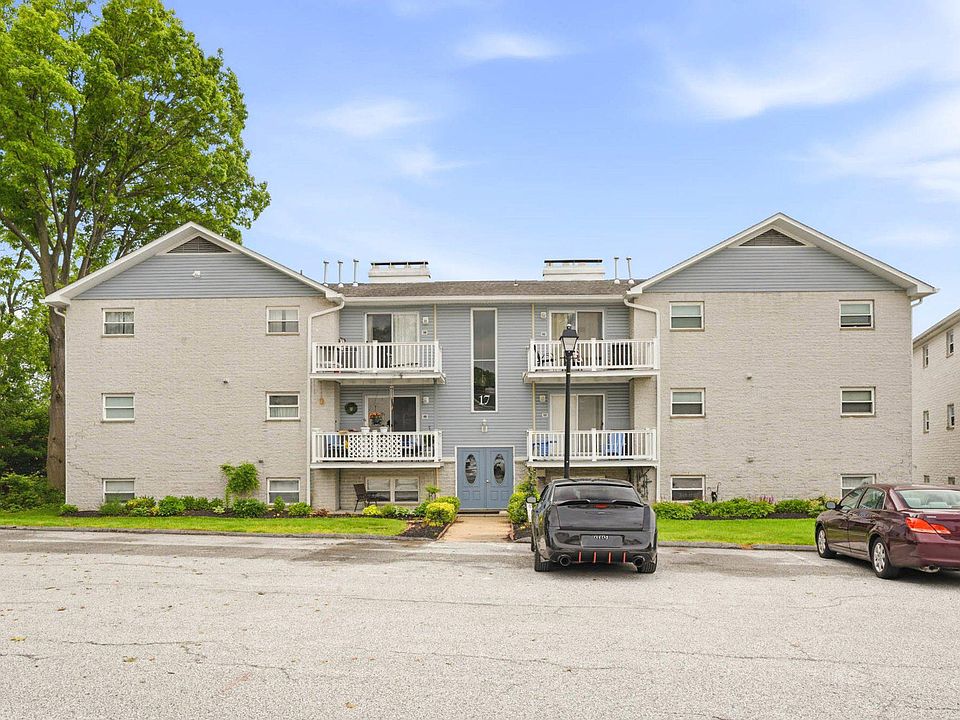 1st image of 17 Warren Lodge Ct APT 1C