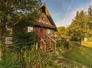 1518 Strawberry Rd, Saint Albans, WV 25177