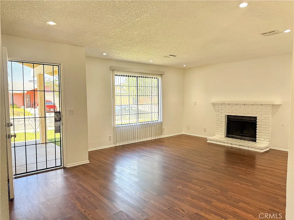 4 bed, 1502 sqft, $2,800 — Photo 2