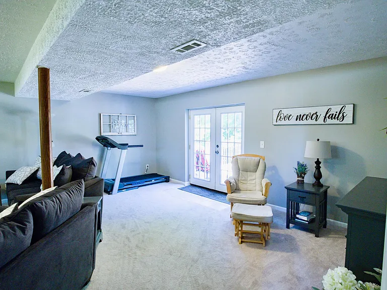 9711 Stanalouise Dr — Photo 15