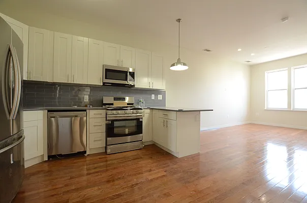 Rented by Miron Realty Group | media 11