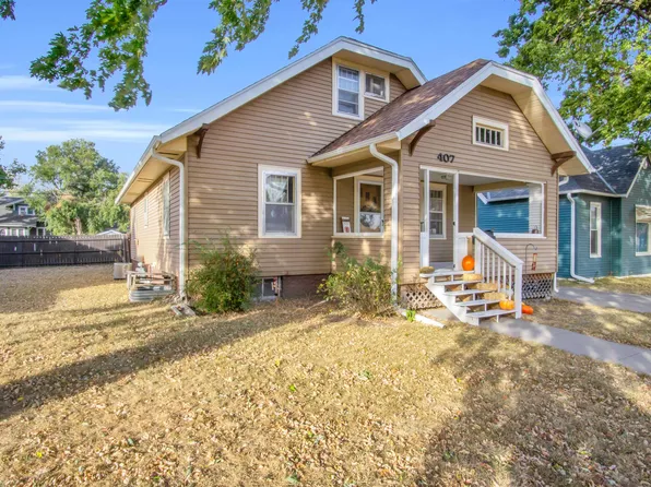 407 W 24th St, Kearney, NE 68845