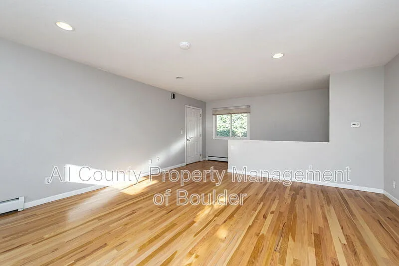 3 bed, 3.0 bath, 2208 sqft, $4,300 — Photo 2