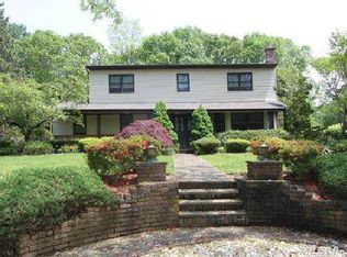 30 McLane Dr, Dix Hills, NY 11746