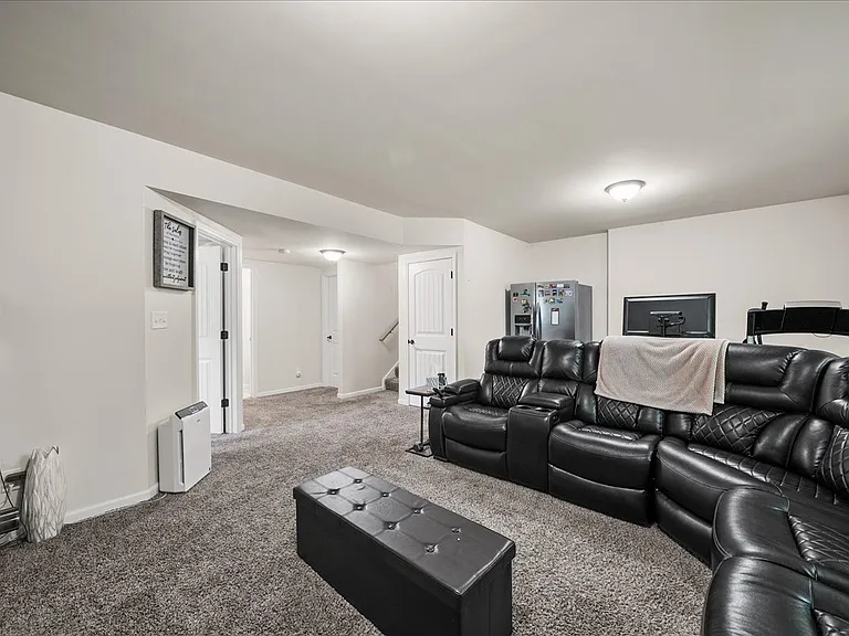 685 Friars Grn — Photo 17