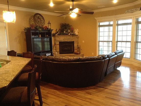 3rd image of 4209 SW Banbury Dr